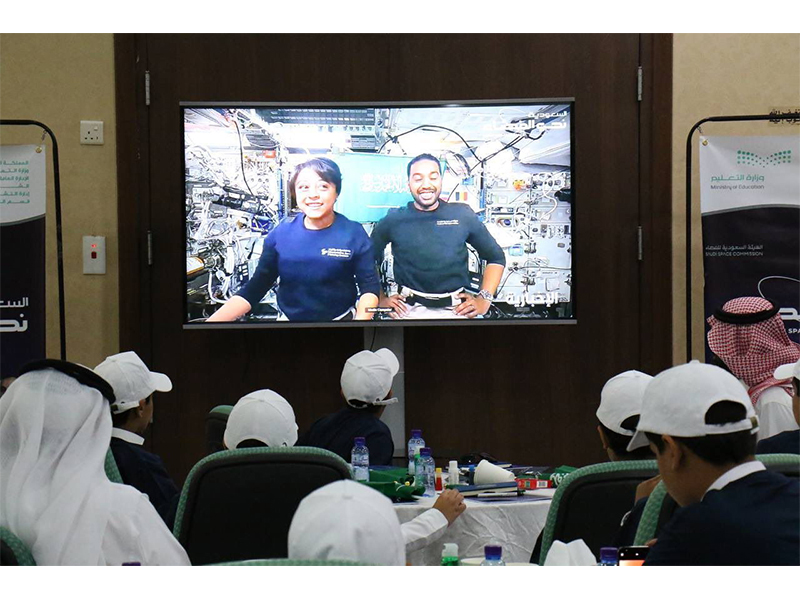 msharkh-altlbh-tjrbh-alby'eh-alsghra