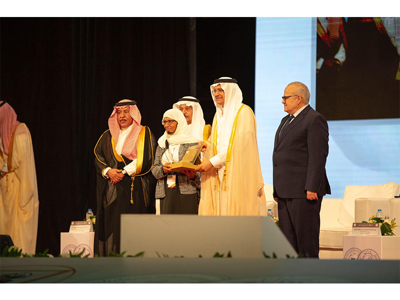 hfl-ja'ezh-almlk-'ebdallh-lltrjmh