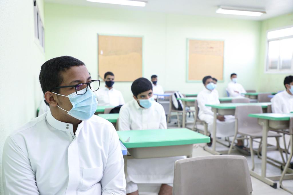 خصصت وزارة التعليم العشر دقائق الأولى من بداية العام الدراسي لتوعية الطلاب والطالبات بالإجراءات الاحترازية