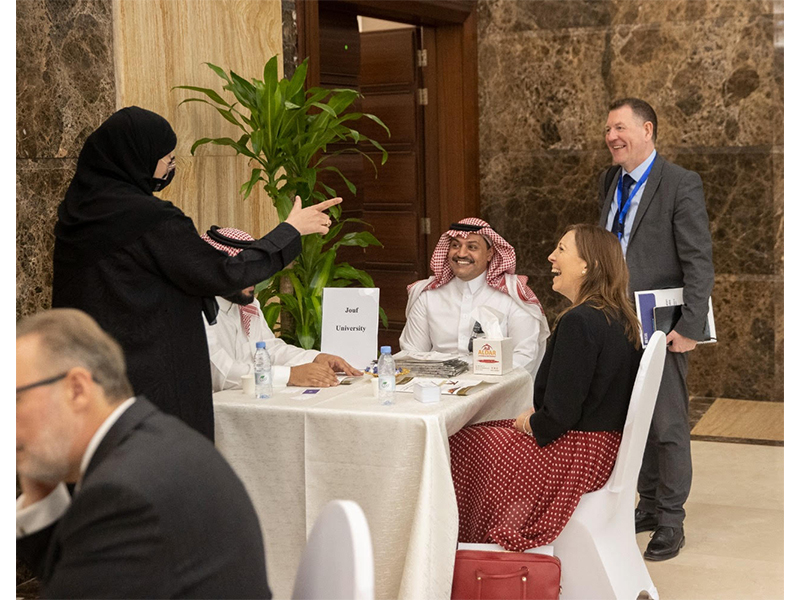 ajtma'eat-altawlh-almstdyrh