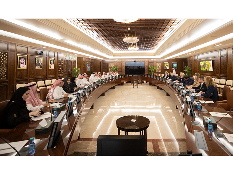 ajtma'eat-altawlh-almstdyrh-lljam'eat