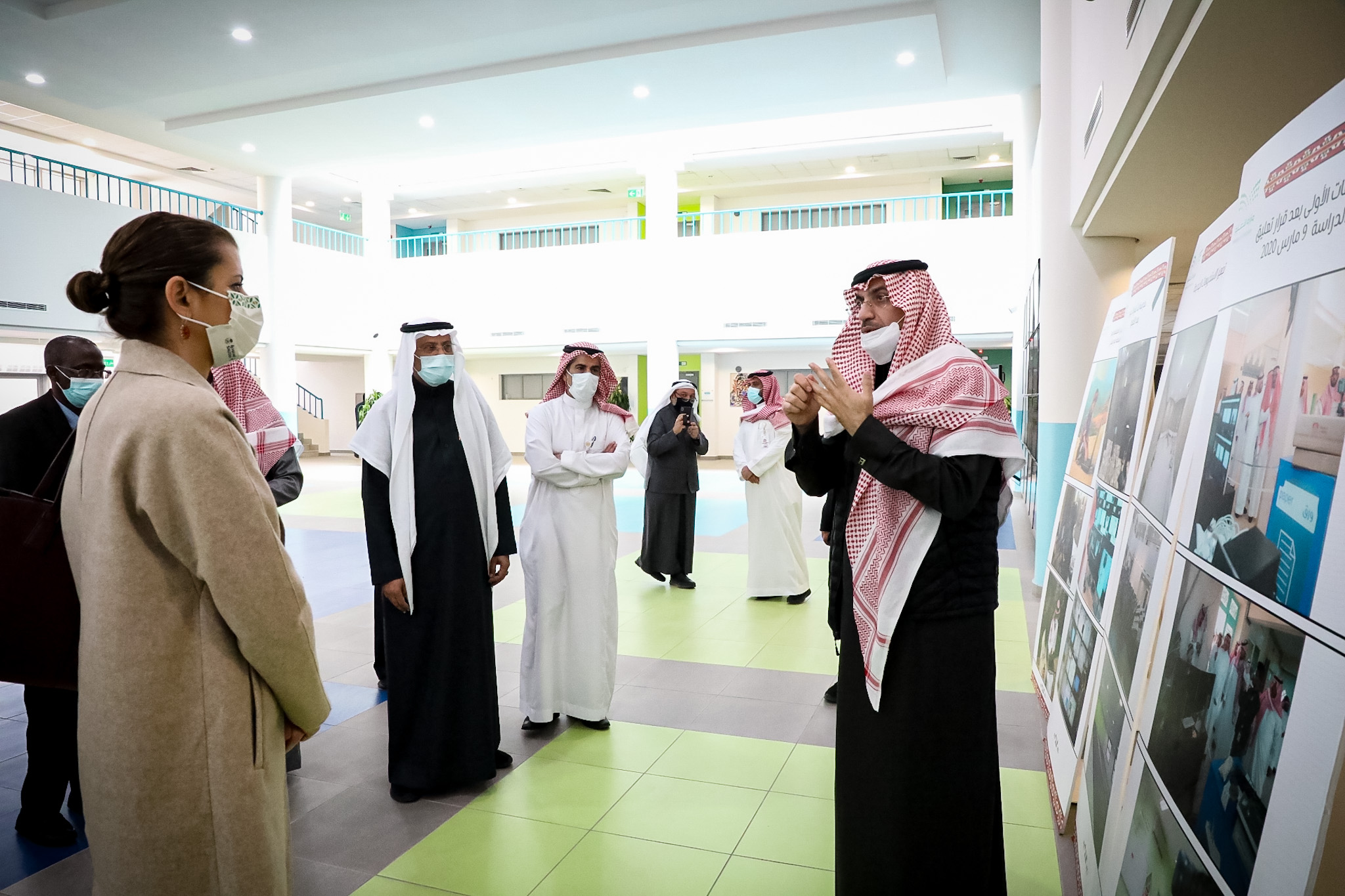 زيارة وفد المنظمة لمدرسة البث الفضائي