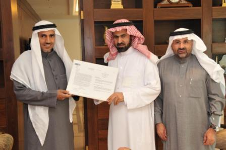 الدكتور العطية يهنئ جامعة القصيم بالاعتماد الأكاديمي