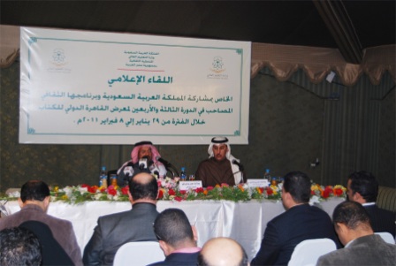 سعادة الأستاذ  محمد بن عبد العزيز العقيل الملحق الثقافي ، والأستاذ   خالد بن عبد الله النامي مدير العلاقات العامة والإعلام 