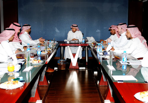 اجتماع بين وكالة التخطيط والمعلومات ووفد من برنامج التعاملات الالكترونية "يسر"