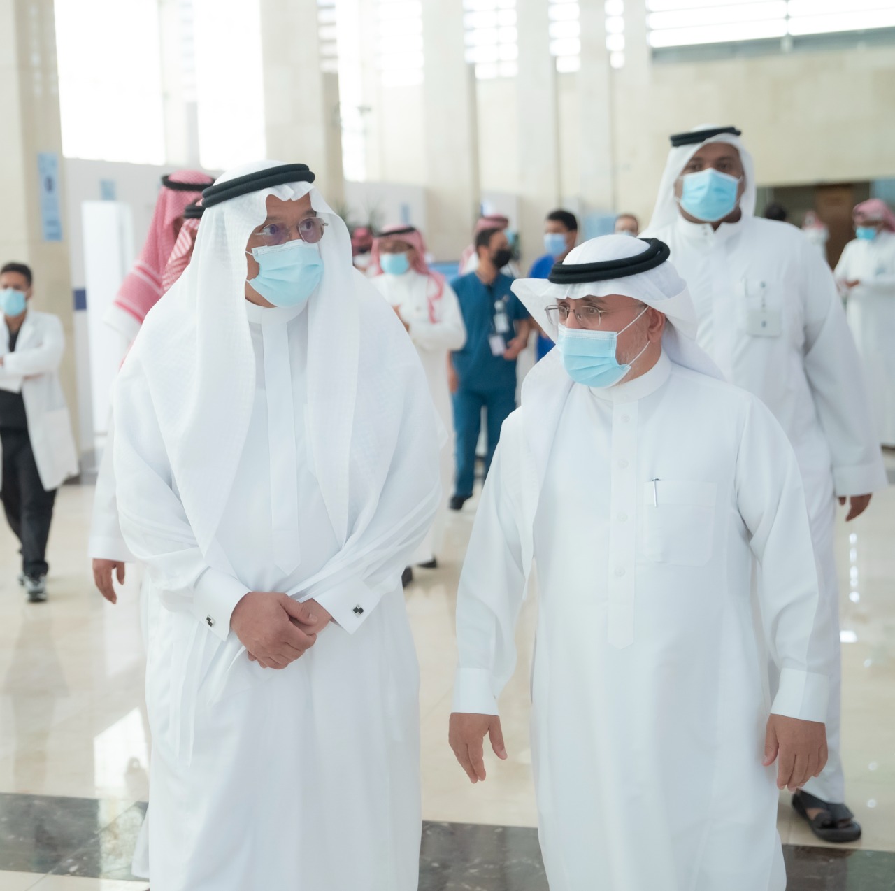 معالي وزير التعليم يتفقّد مركز تقديم اللقاحات بجامعة الإمام