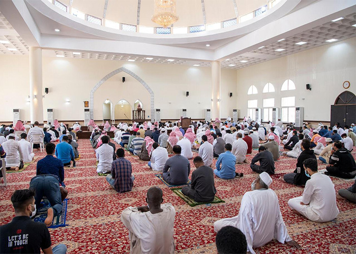 خطباء الجمعة يحثون الطلبة ممن أعمارهم 12 عاماً فأكثر وأولياء أمورهم وجميع منسوبي التعليم للحصول على جرعتين من لقاح كورونا