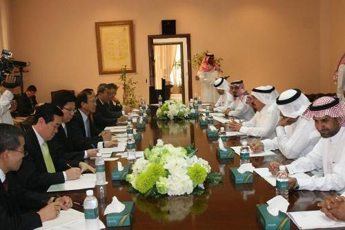 وكلاء وزارات العمل والاقتصاد والخدمة المدنية والتعليم العالي 